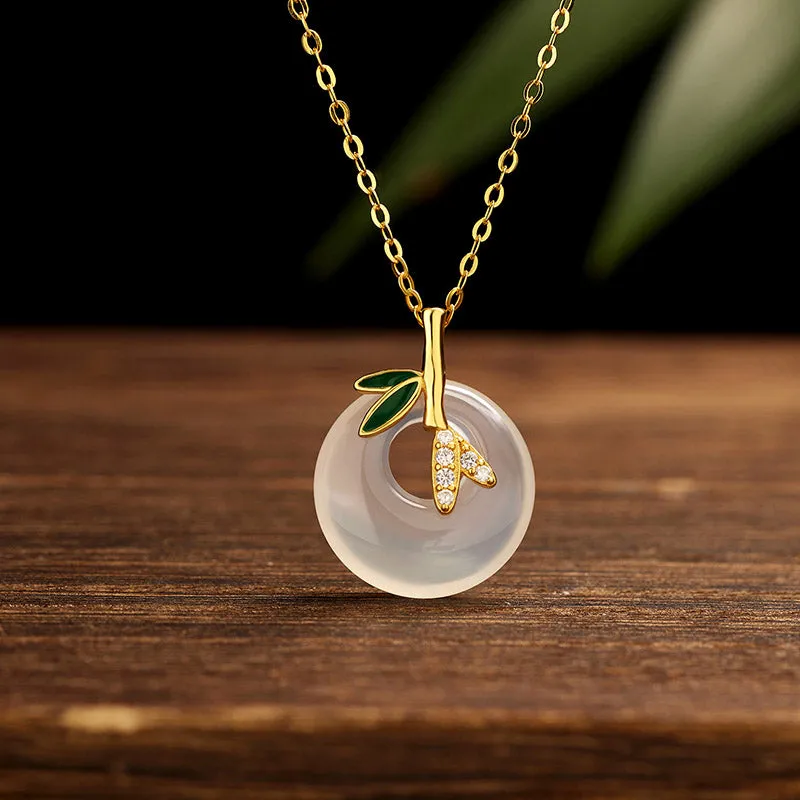 Buddha Stones pendentif positif en argent sterling 925 avec boucle de paix et feuille de bambou en calcédoine naturelle