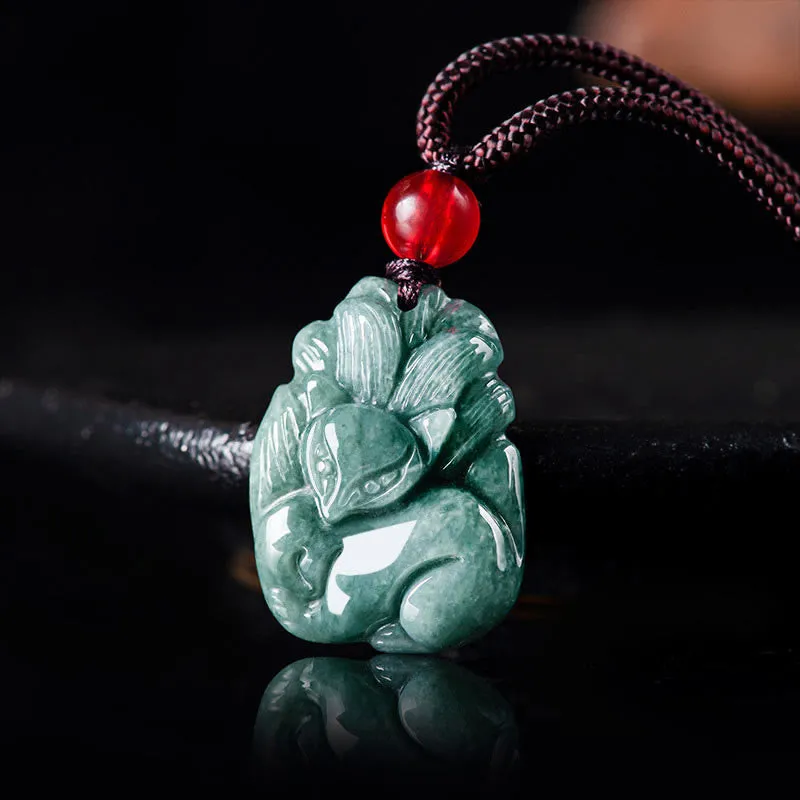 Buddha Stones Pendentif en jade vert naturel Renard à neuf queues Gravé Collier Prospérité
