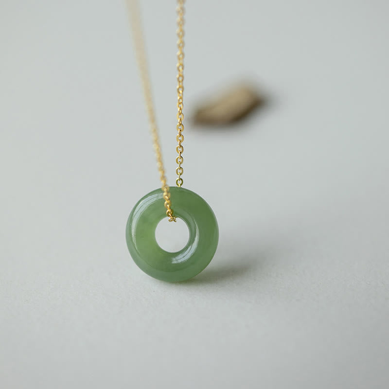 Buddha Stones Collier avec pendentif en boucle de paix en jade Hetian plaqué or en argent sterling 925
