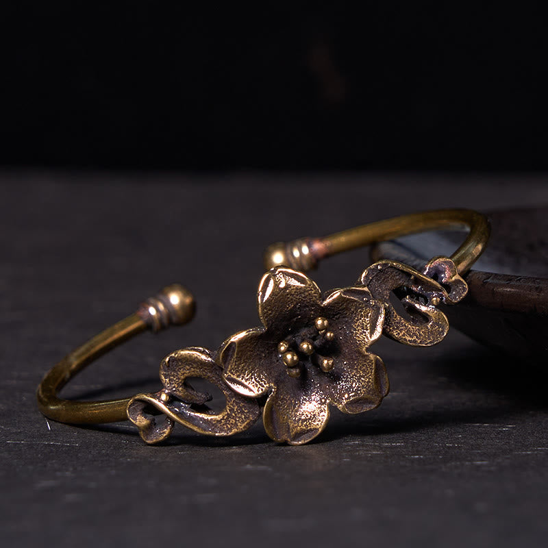 Bracelet manchette de guérison porte-bonheur en cuivre et laiton avec Buddha Stones et fleurs et feuilles