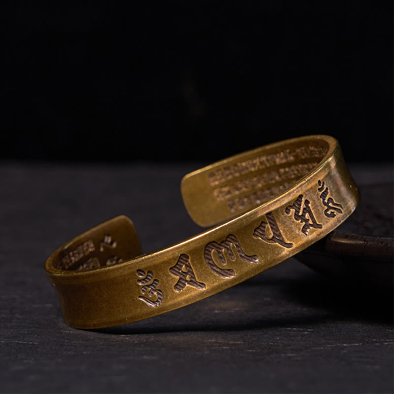 Bracelet manchette en cuivre et laiton Buddha Stones les six mots véritables « om mani padme hum » du Sutra du cœur