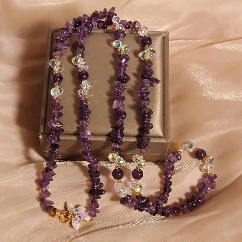Collier pendentif équilibre en Buddha Stones, papillon, fleur, améthyste, quartz fraise