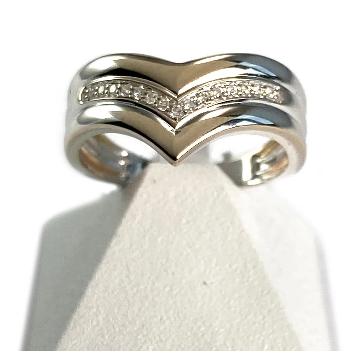 Bague d'occasion or 750 blanc "V" diamants