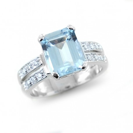 Bague en or avec aigue-marine rectangulaire ct. 2.99 et diamants sur la tige 00324