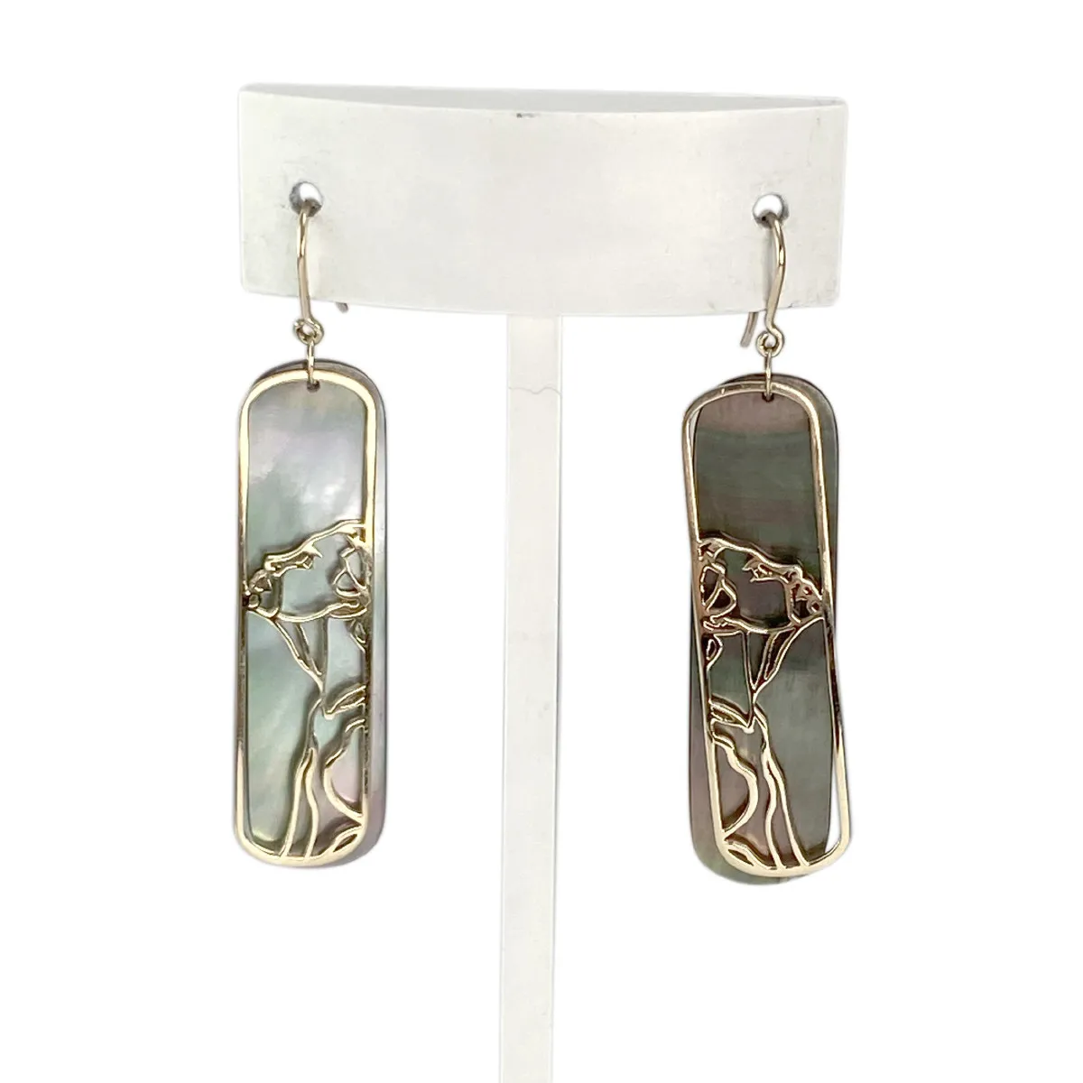 Boucles d'oreilles d'occasion or 375 jaune nacres motif silhouette