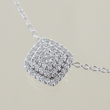 Collana effetto pendente quadrato di diamanti