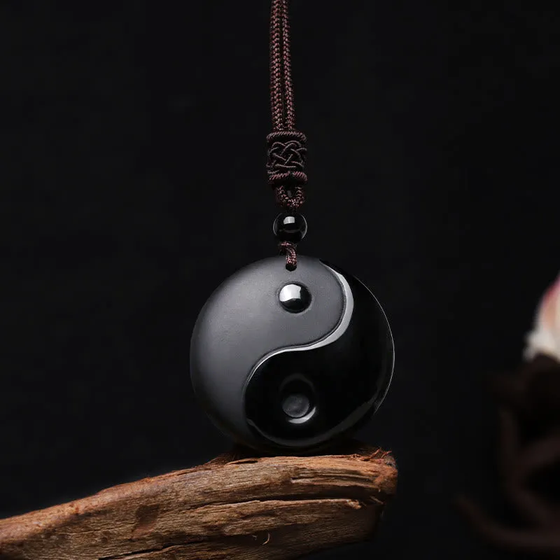 Collier pendentif Yin Yang sculpté en Buddha Stones en obsidienne noire, taoïsme, cinq montagnes sacrées, mantra à neuf caractères, purification