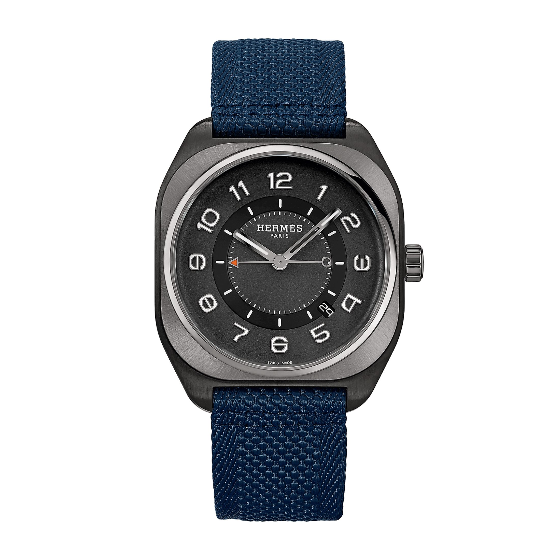 Montre Hermès H08 DLC noir automatique cadran noir bracelet tissu bleu 42 mm